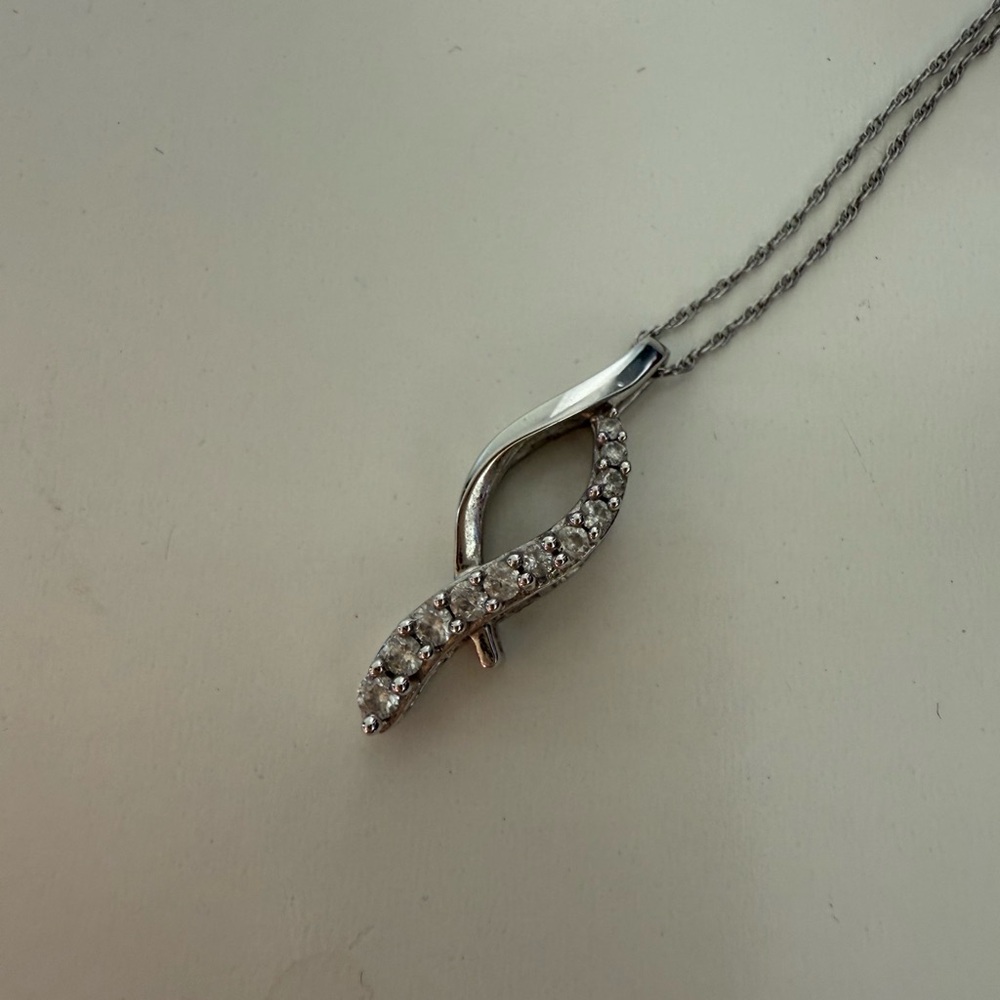 Elegant white gold diamond pendant necklace